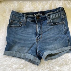 Hollister Mid-Rise Shirts 3” size 24/0